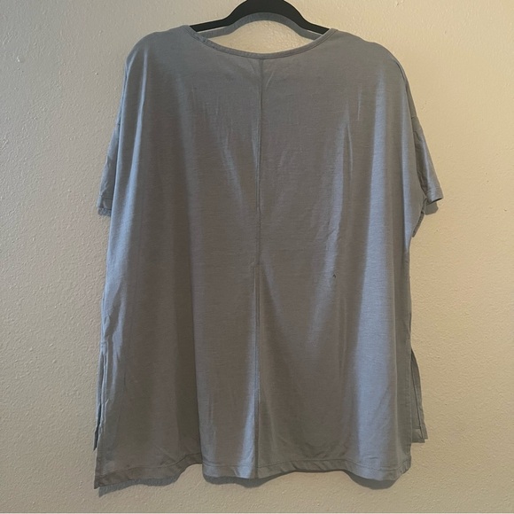 Nike Women's Gray T-Shirt size 1X - Picture 2 of 5